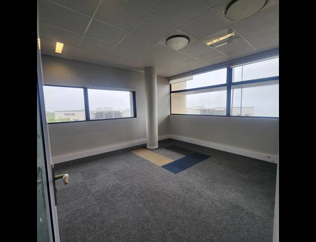370M² OFFICE TO LET IN UMHLANGA RIDGE